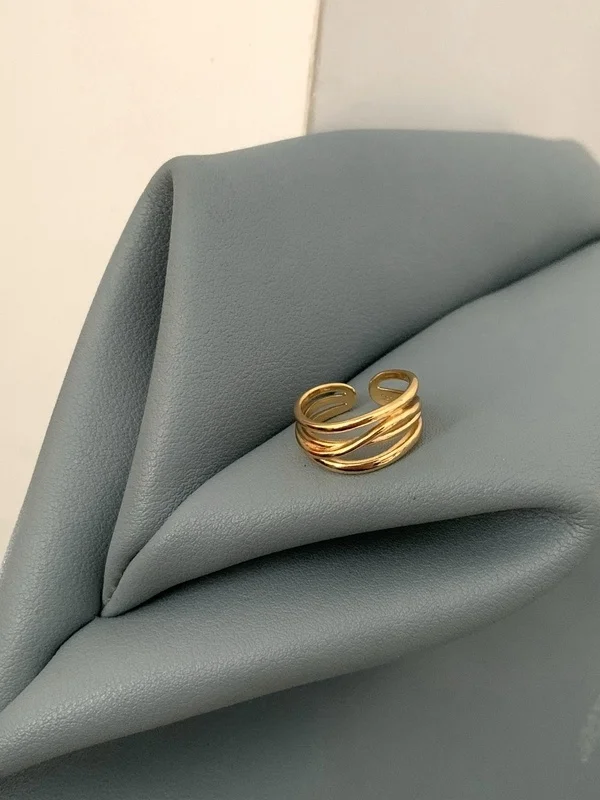 

Extravagant Golden Multi-Layer Winding Ring for Women Fashionable Irregular Design Polished Surface Adjustable Size Daily Wear