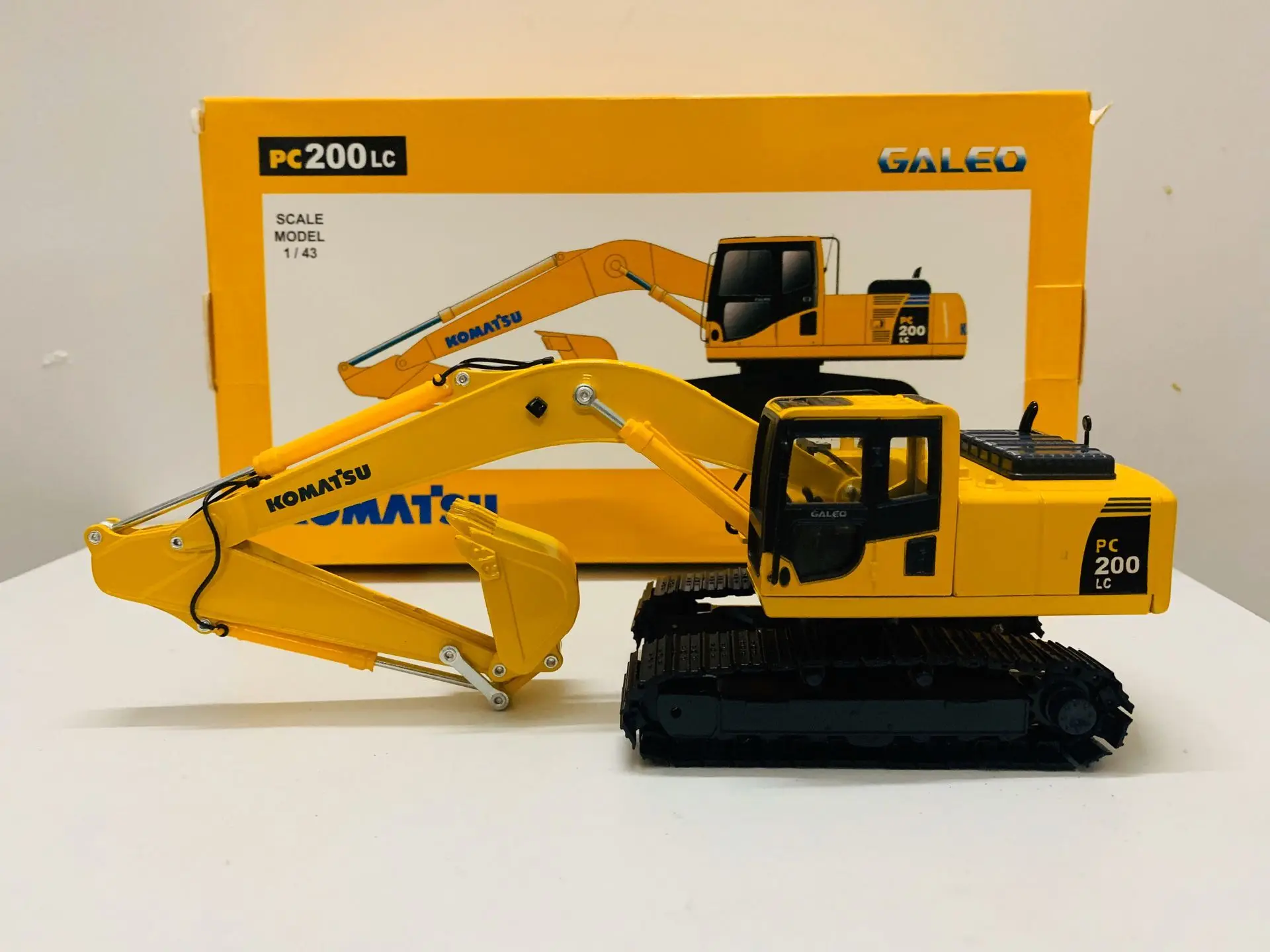 Komatsu Galeo PC200LC Excavator 1/43 Scale DieCast Construction Machinery Model