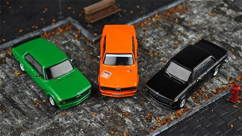 

[PreSale] YongSheng YS 1:64 2002 Turbo Orange / Black / Green Diecast Model Car