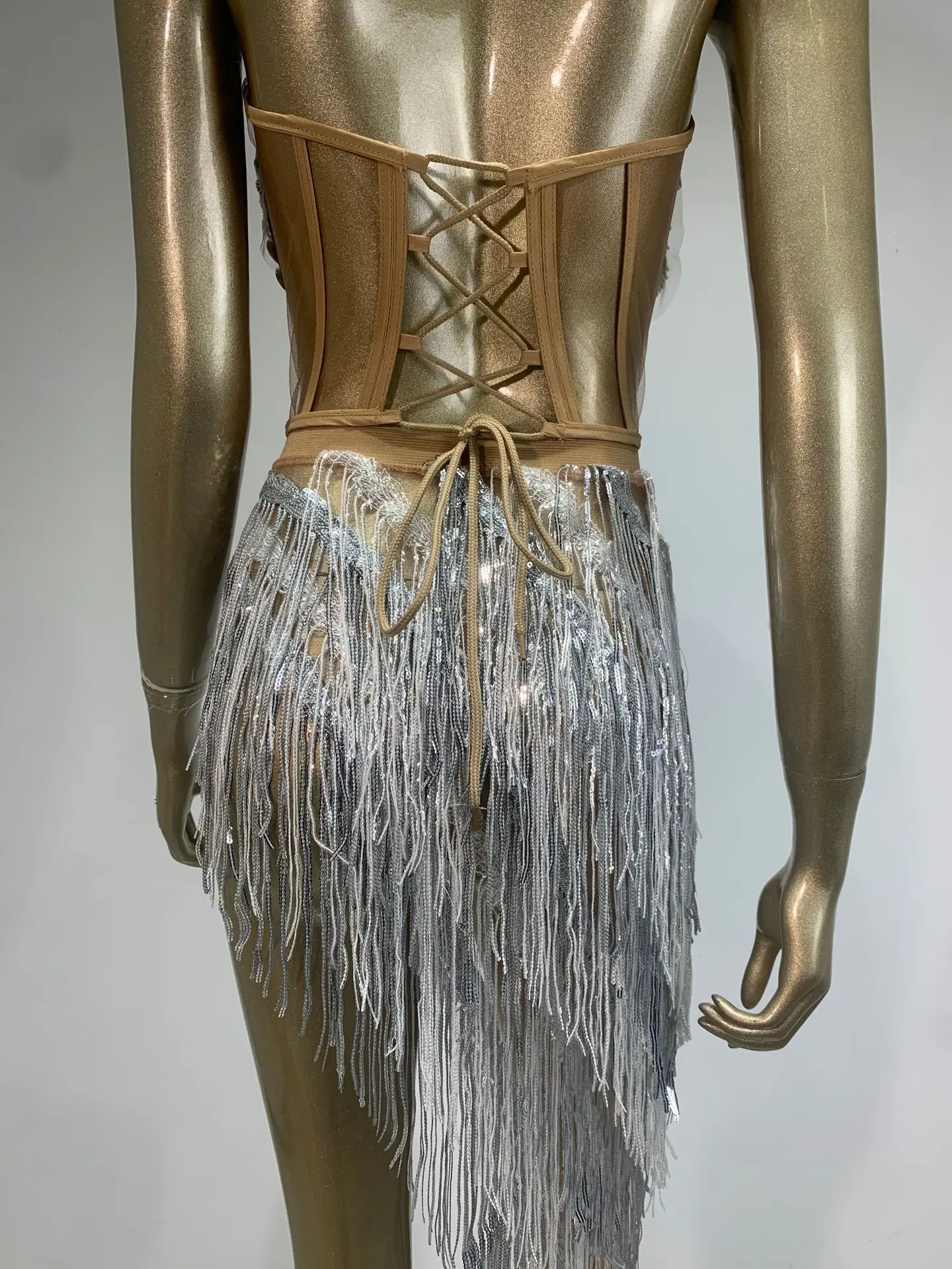 STOCK srebrna sukienka do tańca latynoskiego z frędzlami dziewczyna grupa strój na występy wysokiej klasy spódnica do klubu nocnego kostium sceniczny suknie wieczorowe