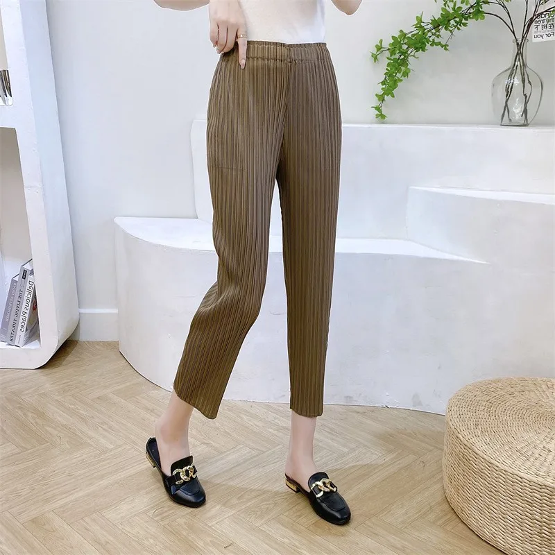 

2023 Summer Miyake Pleated Radish Skinny Pants Women's 2023 Comfort and Casual Tapered Cropped Pants Niche Women's Clothing