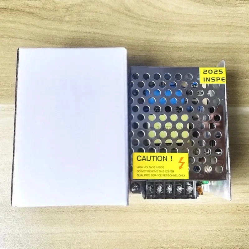 Immagine 7: Alimentatore Convertitore di tensione CA/CC 12V 5A Alimentatore con interruttore regolato universale per CCTV LED