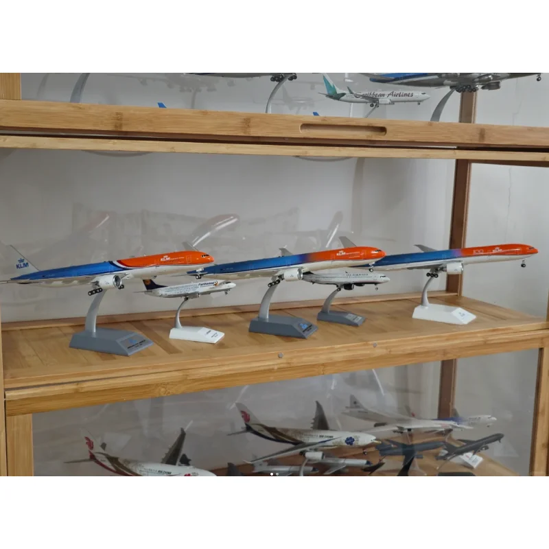 

1/157 Scale B777 Aircraft KLM Air Airlines Model W Light and Wheel Landing Gear Diecast Resin Plane Collection Display Toys