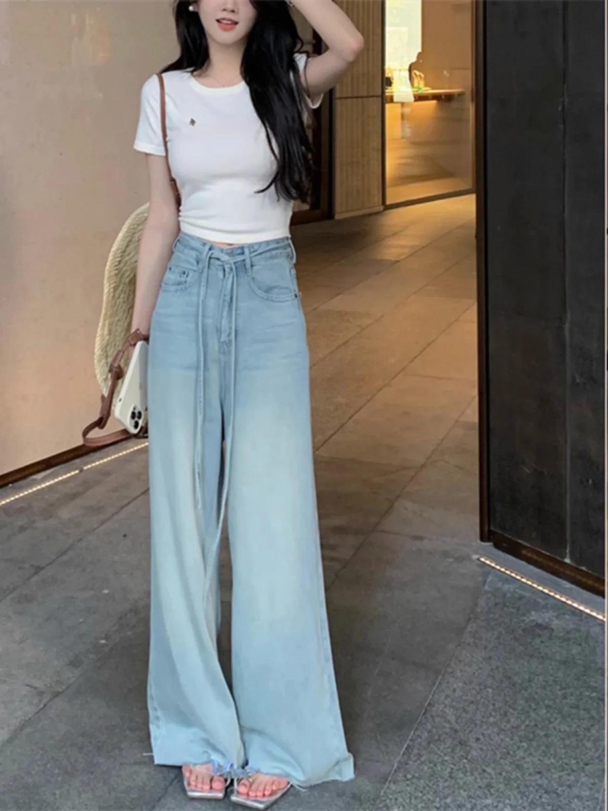 

Early Summer Slim Fit T-Shirt Top And Wide Leg Jeans Two Piece Set for Short Women High Waist Design Fashionable Casual Wear