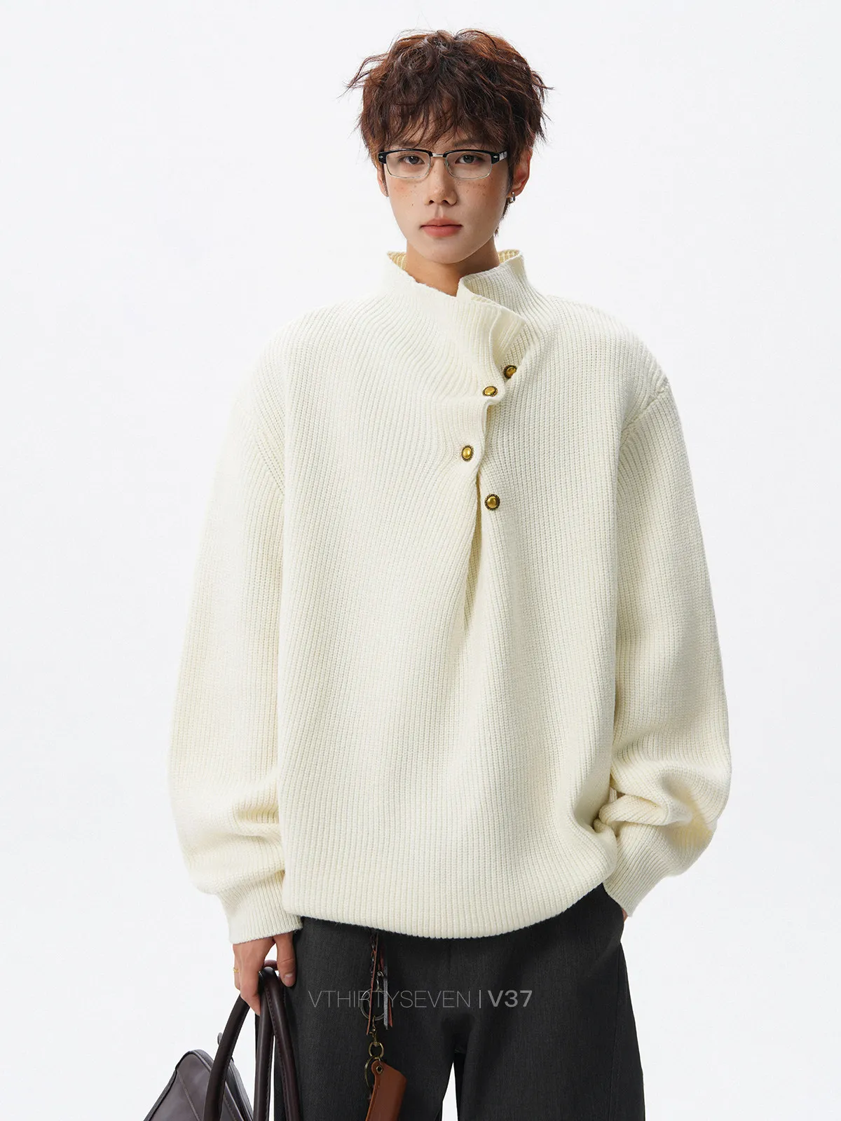 Irregular button turtleneck cashmere sweater Men's design feels lazy, relaxed and versatile sweater.