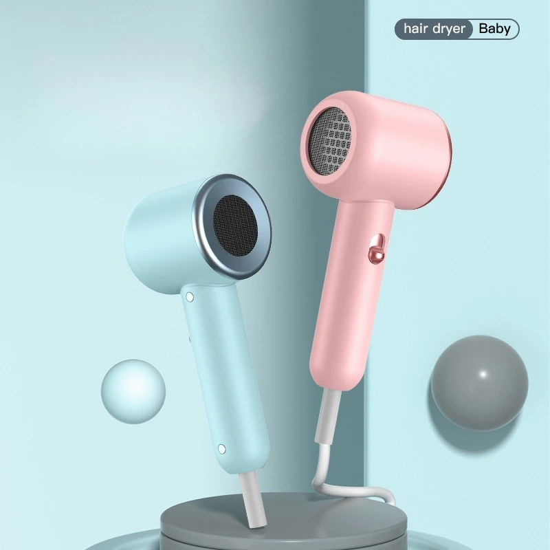 moeder en kinderen - babyverzorging - haarverzorging - haardroger