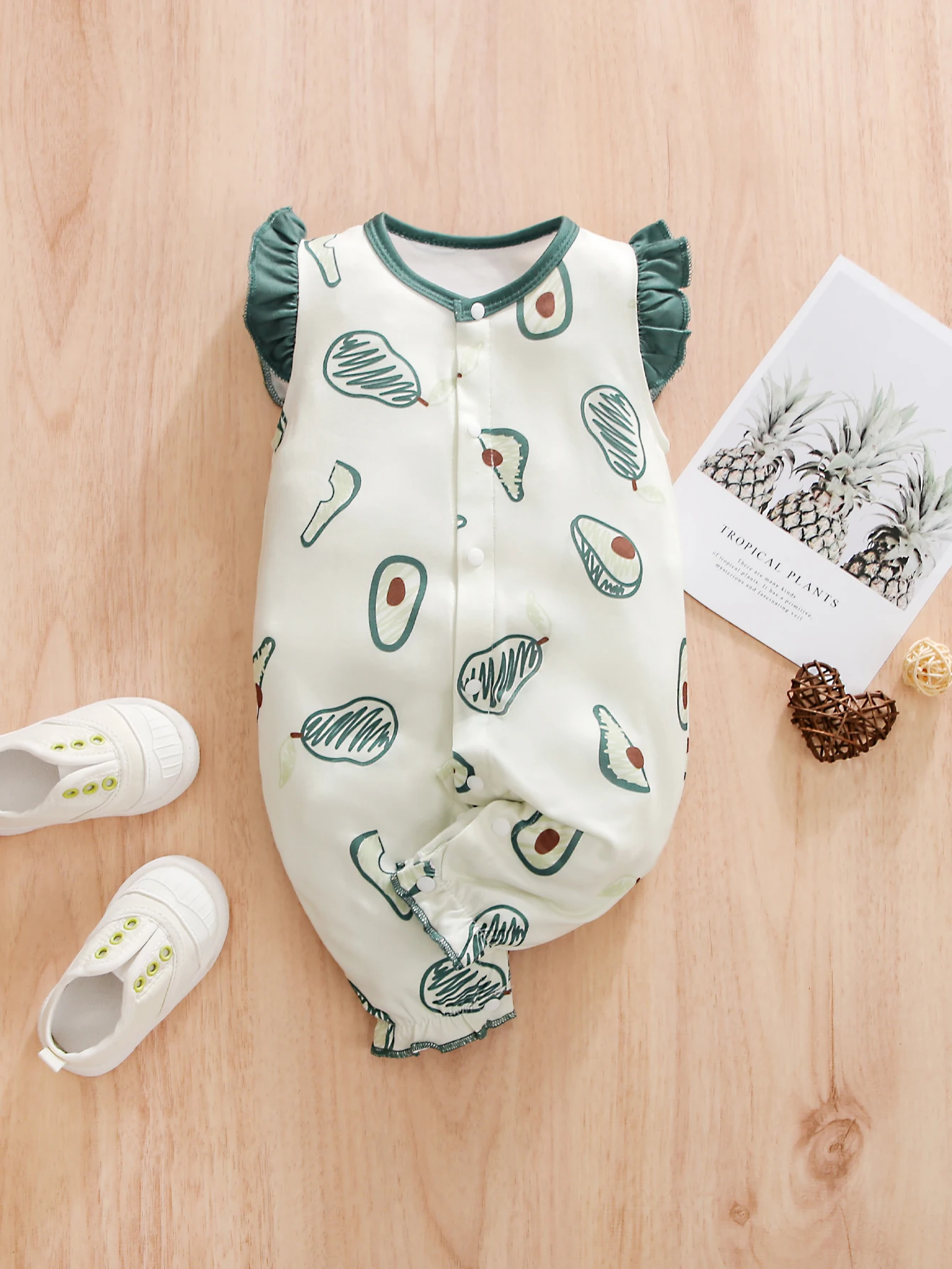 

One-piece baby summer avocado print cute and adorable thin clothing for boys and girls, comfortable crawling clothes for going o