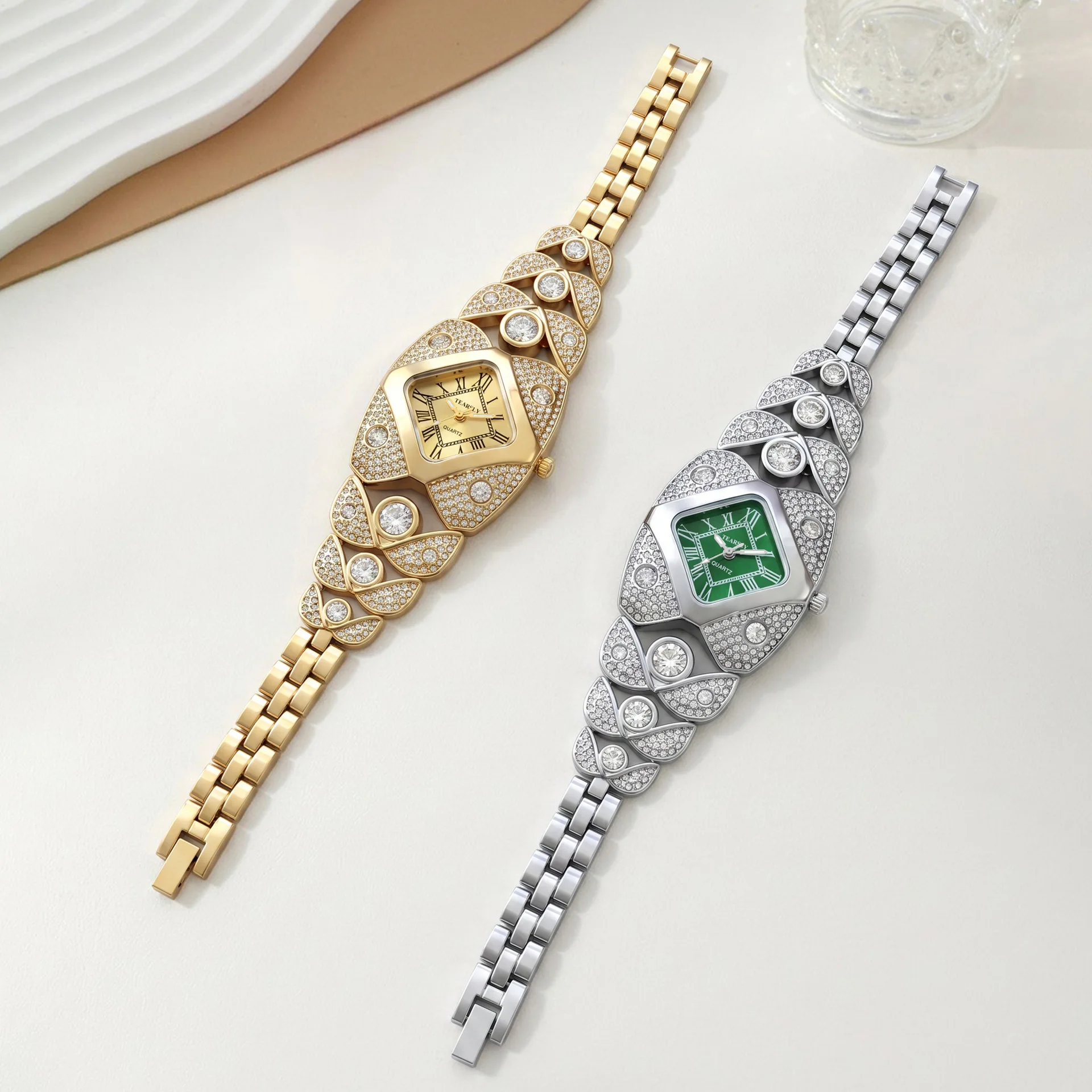 Vintage Full Diamond Bracelet Watch for Women Luxury Quartz Ladies' Fashion Clock Watch Light