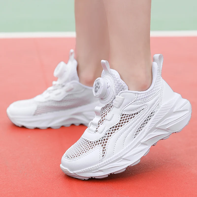 

Детские маленькие белые туфли, Новинка лета 2024, дышащая сетчатая повседневная спортивная обувь с вращающейся поверхностью на пуговицах, нескользящая Мягкая подошва