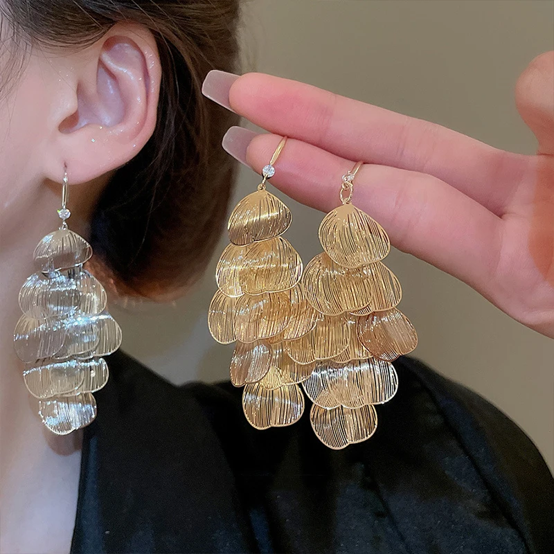 

Hollow Petal Tassel Metal Drop Earrings for Women European American Retro Style Luxury Designer Jewelry Accessories