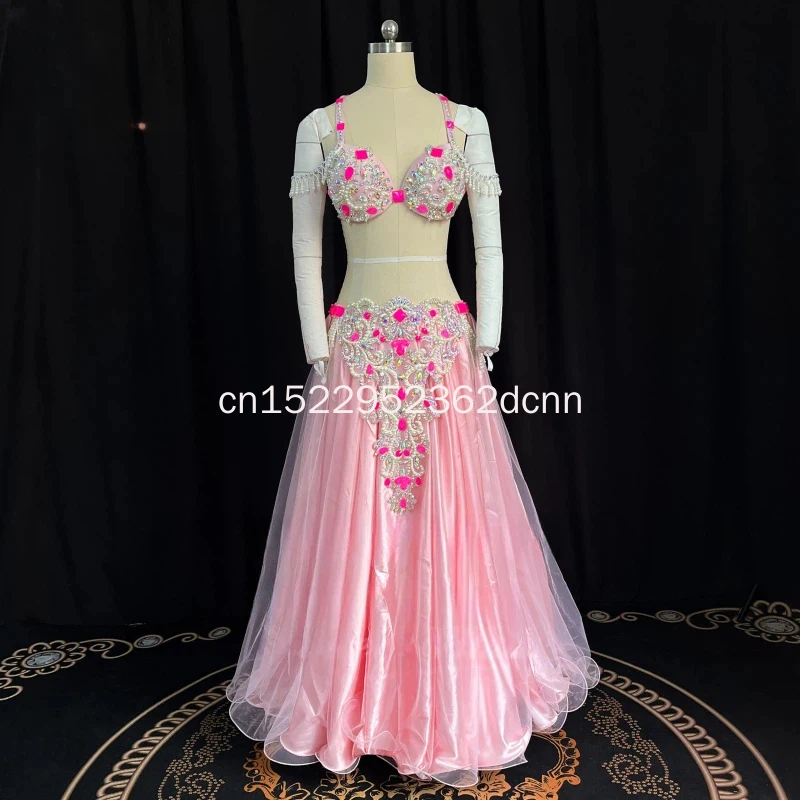 

Костюм для восточных танцев: Женский комплект с индивидуальным дизайном, бюстгальтер с камнями AB и сексуальная длинная юбка для соревнований по танцам. Энергия танца.