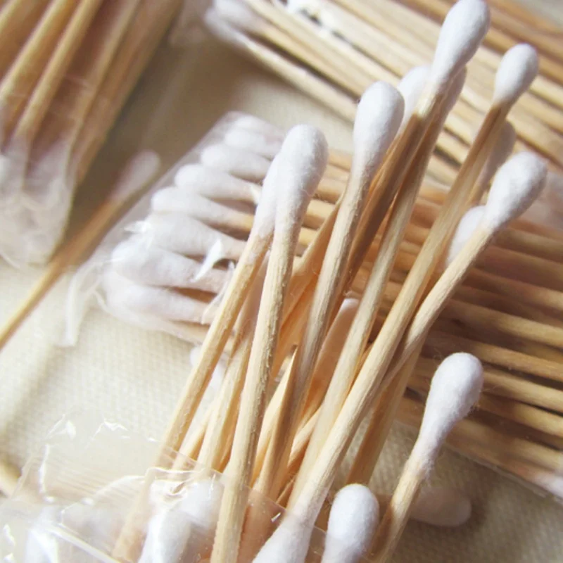 Double-ended 100-piece makeup cotton swab sticks, with wooden rods, used for cleaning ears and removing makeup