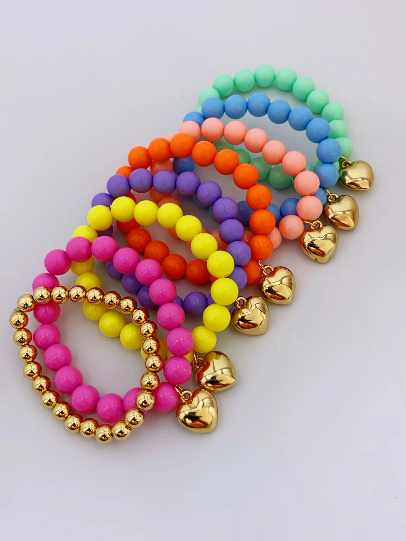 2 Pieces of Handmade Acrylic Beaded Bracelets with Heart-Shaped Pendants, Ideal for Summer bracelet for women