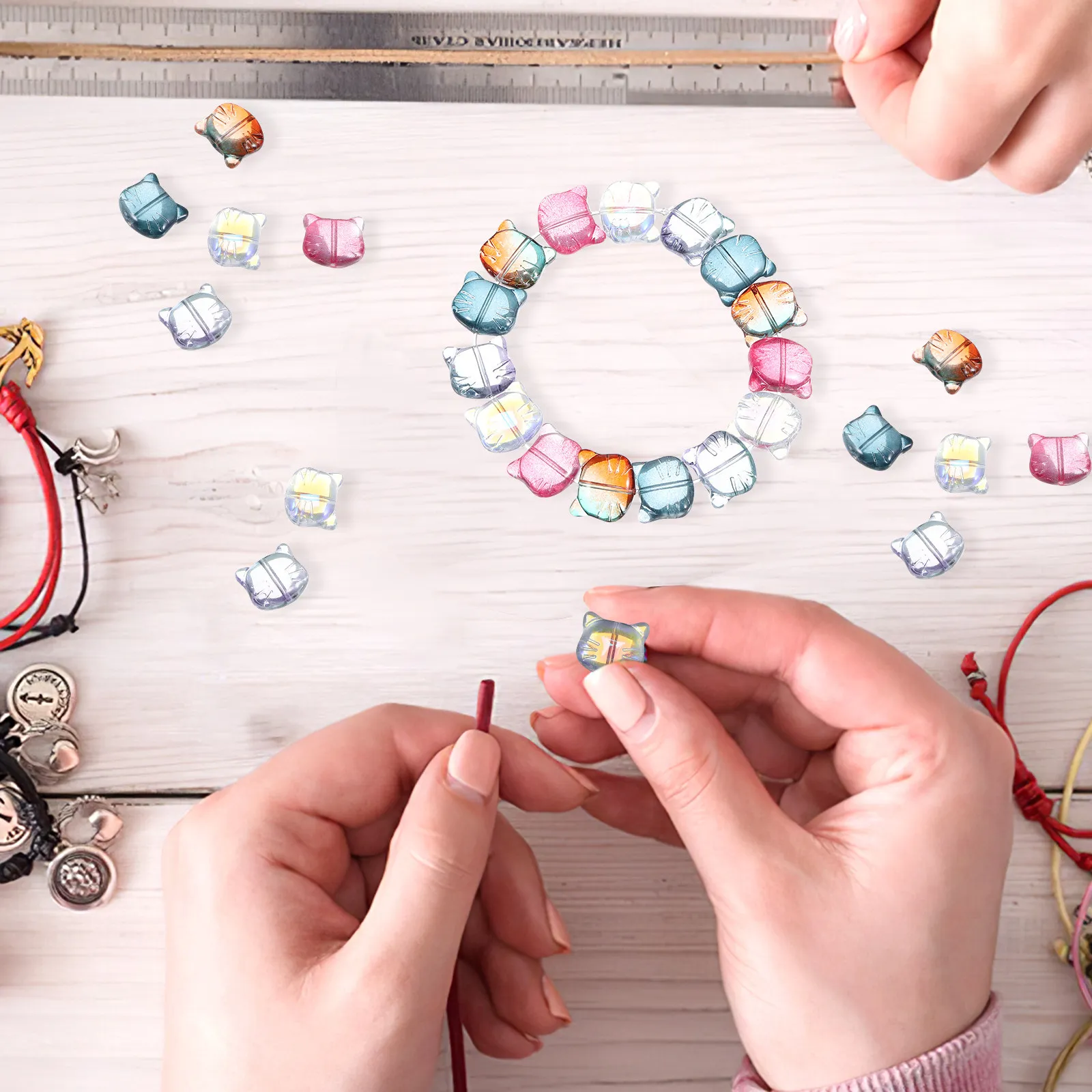 

50Pcs Handcrafted Cat Bracelet Beads Lightweight Glass Spacer Loose Beads for Jewelry Making Crafts Kids Bracelet Beads,