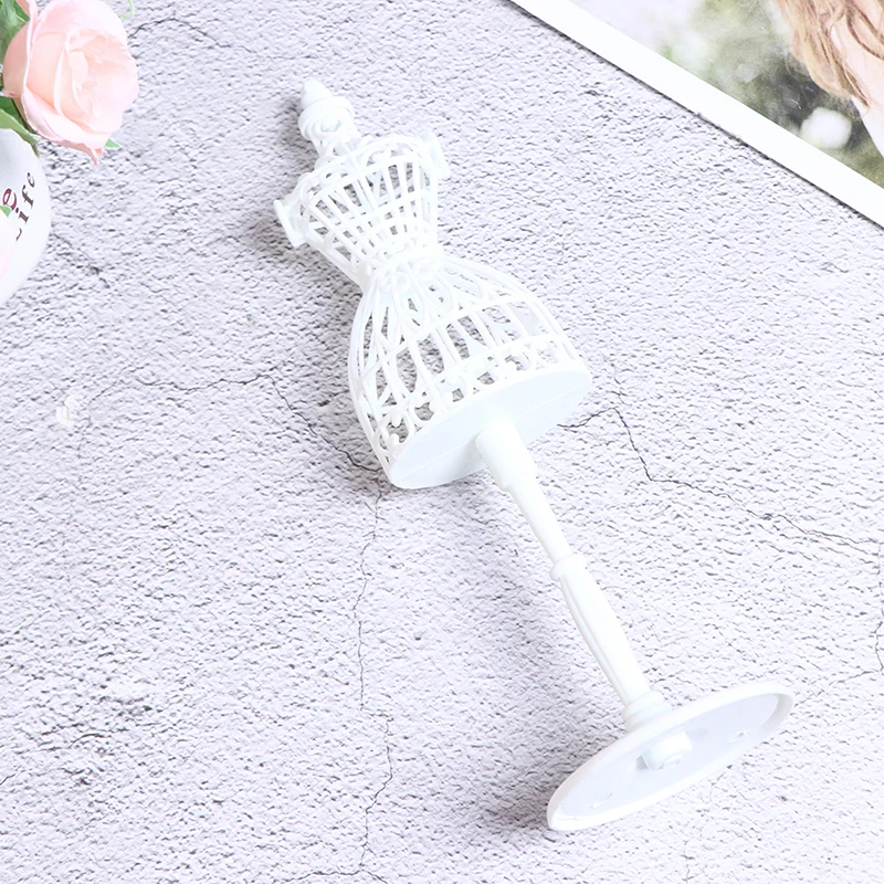 ไม้แขวนเสื้อตุ๊กตาคุณภาพดี 1 ชิ้น ของขวัญตุ๊กตาเด็กผู้หญิง สำหรับอุปกรณ์ตกแต่งบ้าน