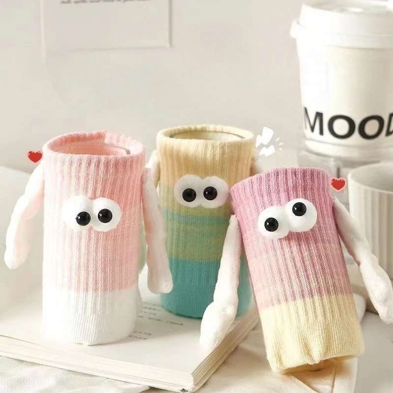 عقد الأيدي الجوارب المغناطيسية متعة اللون الكرتون جورب للنساء الرجال مجنون الجدة هدايا عيد الحب للأزواج الذكرى صديق