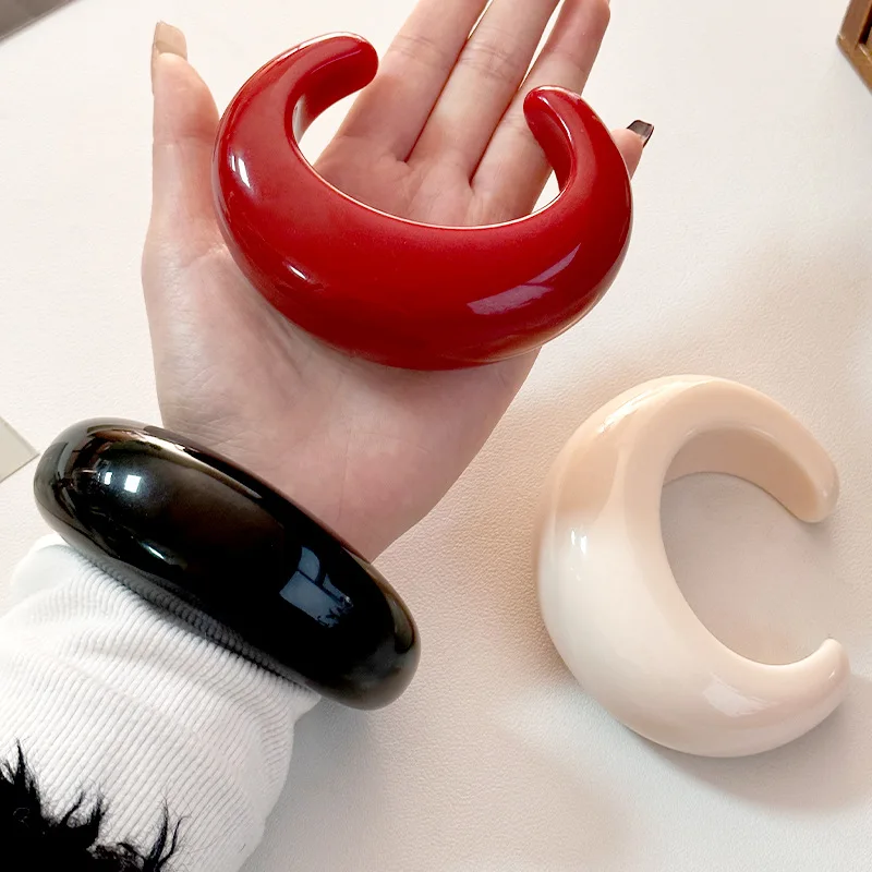 

HANGZHI French Retro Elegant Chunky Wide C-shaped Open Resin Bracelet INS Simple Fashion Jewelry for Women Spring Summer New