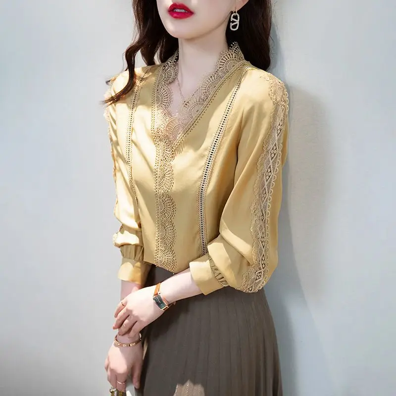 Fashion Vintage Solid Color Blouse Spring Autumn Elegant Lace Hollow Out Female Clothing Casual V-Neck Patchwork Straight Shirt