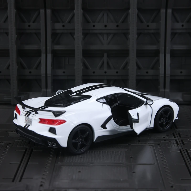 Maisto 1:24 simulation Chevrolet Corvette Coupe C8 alloy model doors on both sides that can be opened suitable for collection