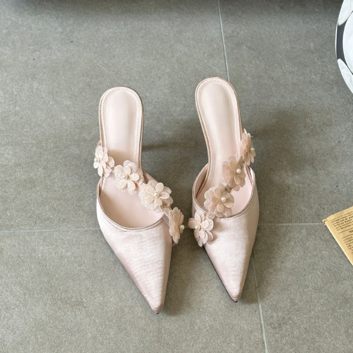 Sharp Pointed Fine Heeled Sandals Floral Decoration Slippers Sexy Fashionable Sandals Advanced Banquet Style High Heels