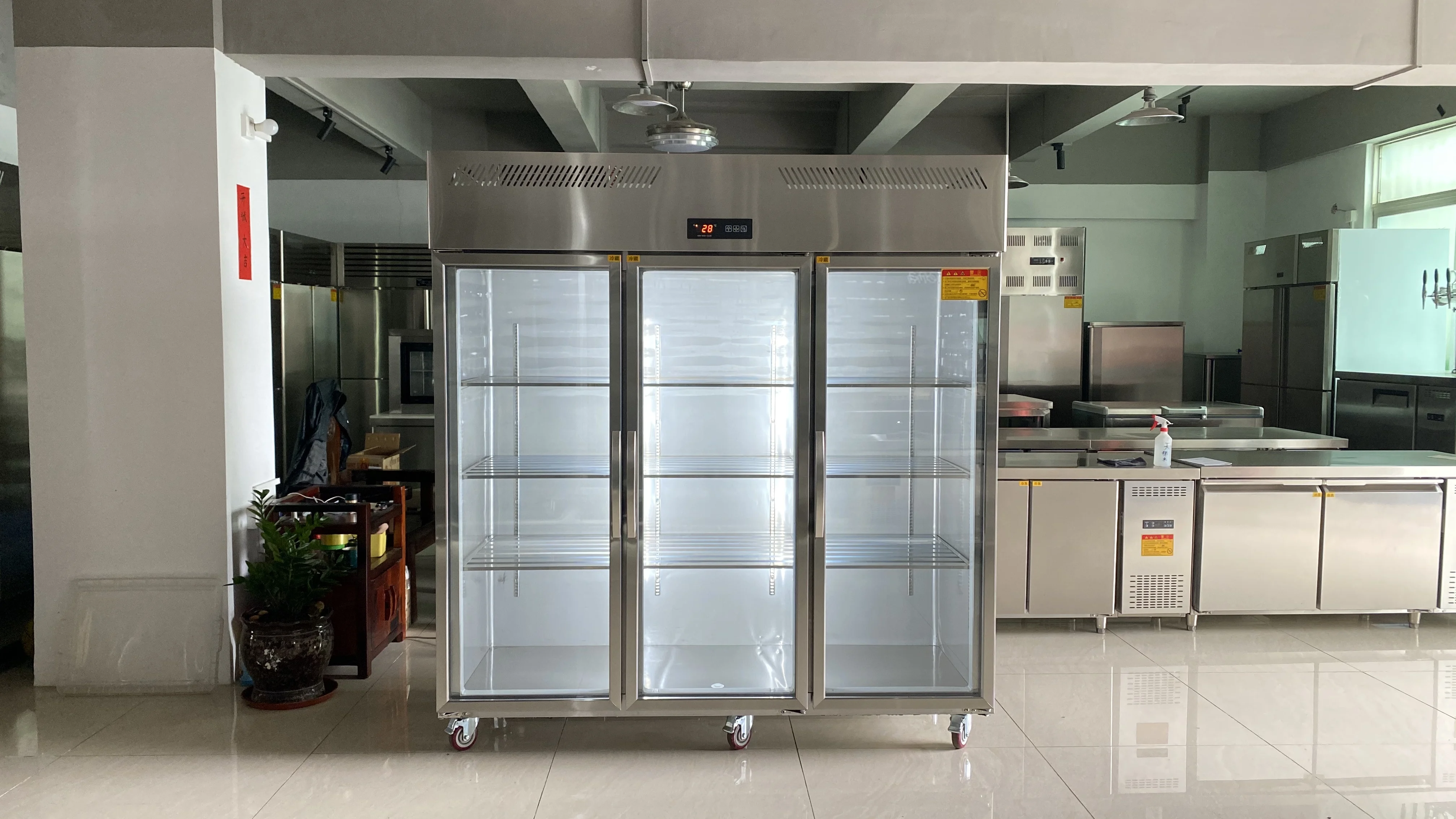 Supermarket popular display refrigeration equipment 3 glass door frost free customize bakery freezer  Frigo