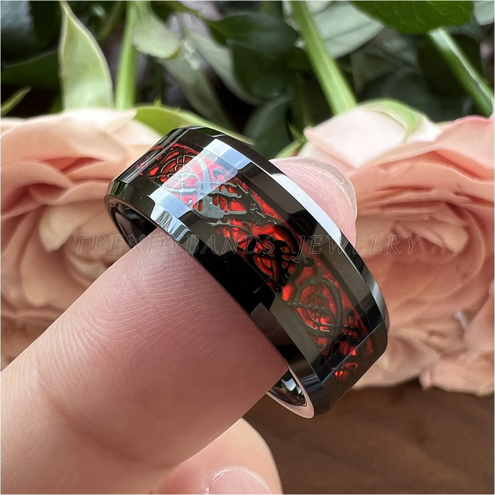 Anillo de carburo de tungsteno negro para hombre y mujer, banda de boda pulida, Ópalo rojo brillante, incrustaciones de dragón, ajuste cómodo con