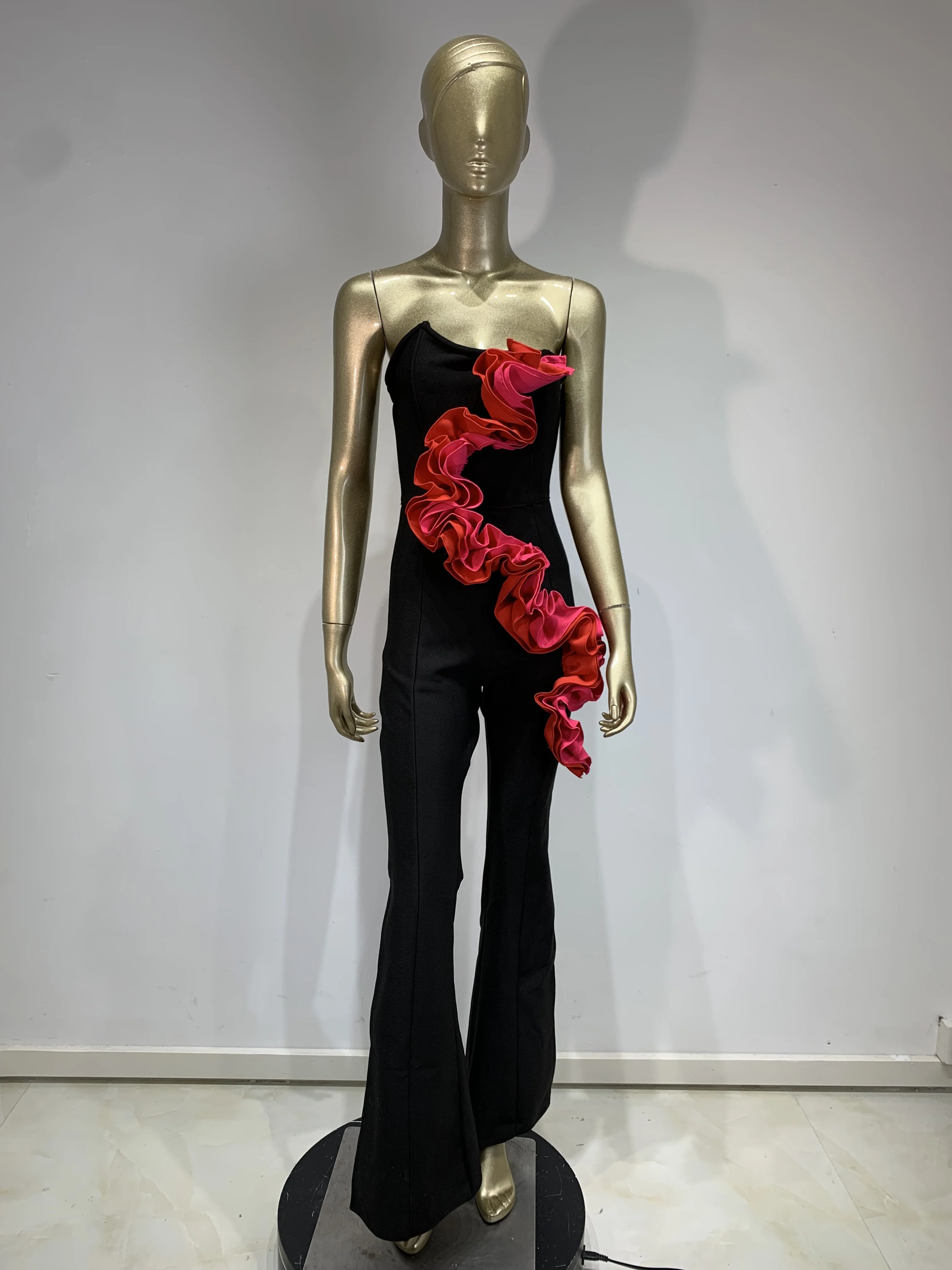 Macacão de calças sem alças para mulheres, macacões pretos, vestidos de festa noturnos de celebridades, flores vermelhas, designer de luxo