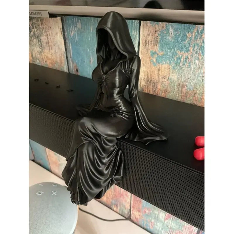 H-W Lady Reaper - Ethereal Hooded Figure Sculpture