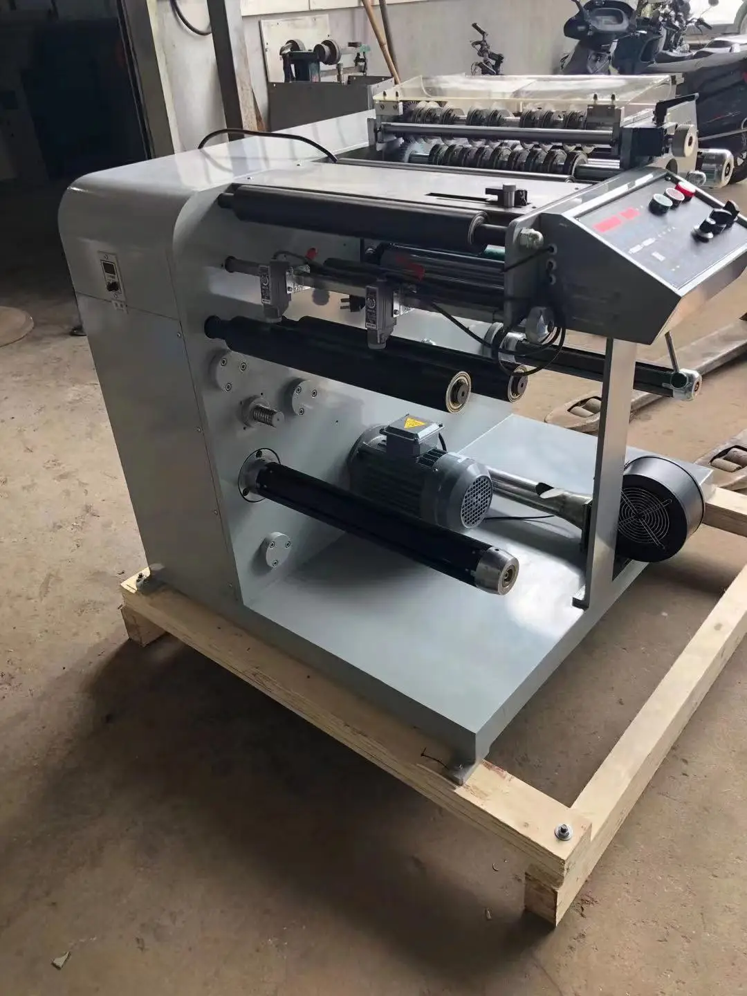 ماكينة إعادة لف قطع الورق اللاصق الأوتوماتيكية، ماكينة إعادة لف ملصقات إيبوكسي PVC #6