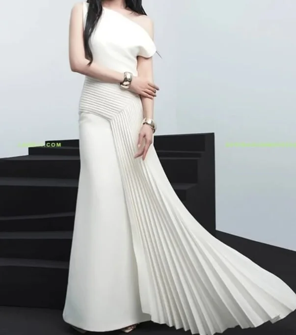 

Customized Simple White One-shoulder A Line Sleeveless Floor Length Prom Gowns Pleat Elegant Forma for Women Party Meetlove