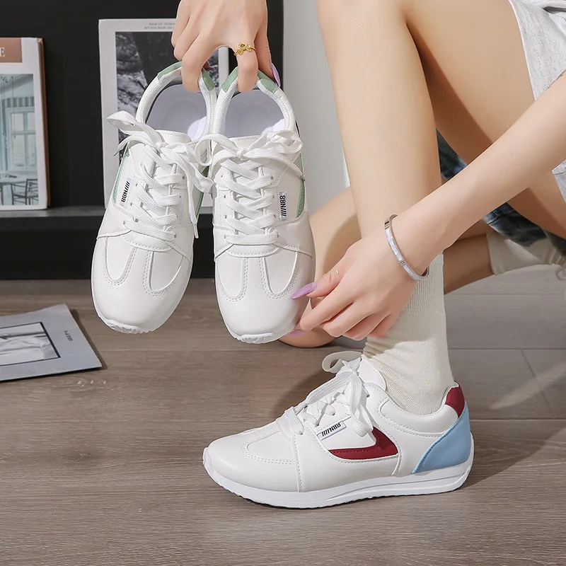 

The 2025 summer new large-sized casual and simple Korean-style white sneakers are fashionable front-laced women's shoes