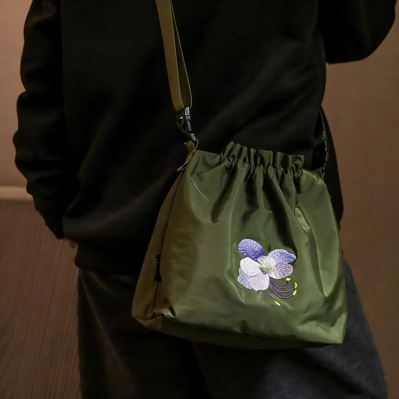 High-End Embroidered Crossbody Insulated Bag Nylon Water-Resistant Thermal Beto Bag Hand-Held Lunch Box Bag