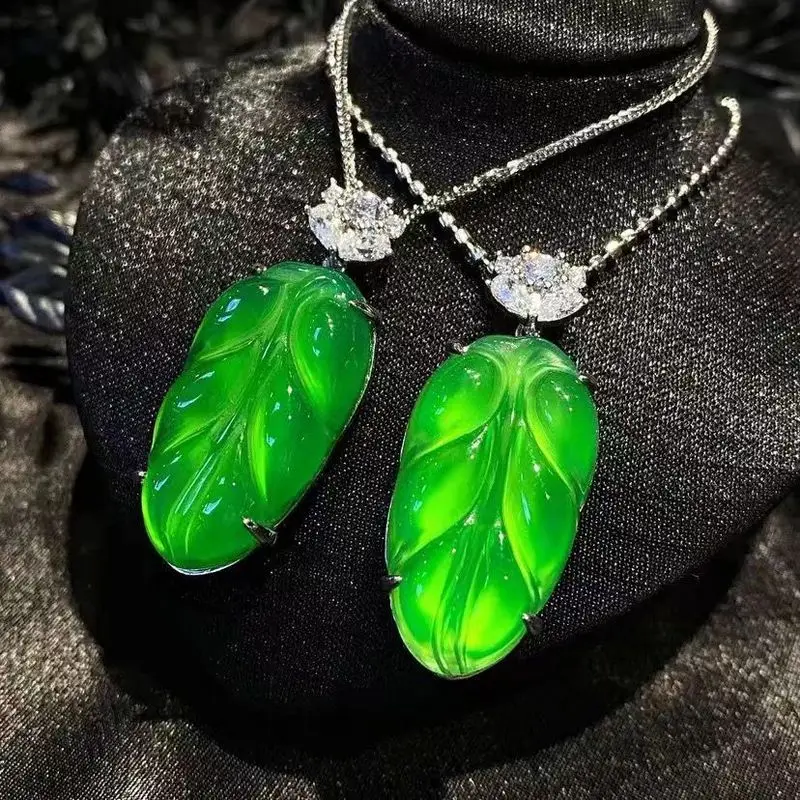 New silver-plated pendant with green chalcedony, high-quality ice-grade golden leaf jade in imperial green jadeite color, suitab