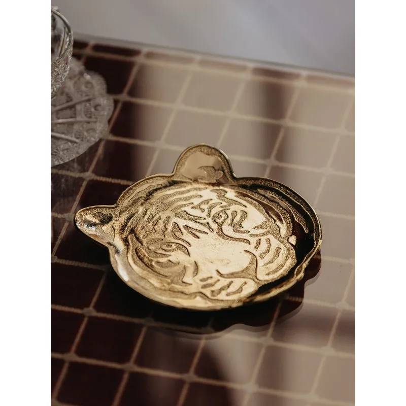 Elegant tiger clasp decorative tray, gold desktop embossed vintage jewelry storage tray, light luxury ornament