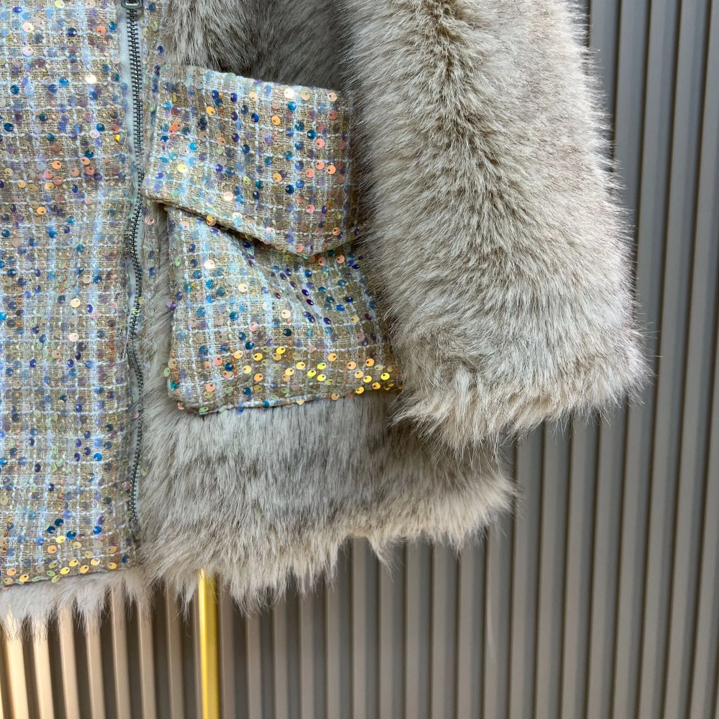 2025 شتاء جديد دعوى طوق فو الفراء المرقعة معطف سميكة منتصف طول معطف دافئ للنساء التنقل نمط الشتاء سترة