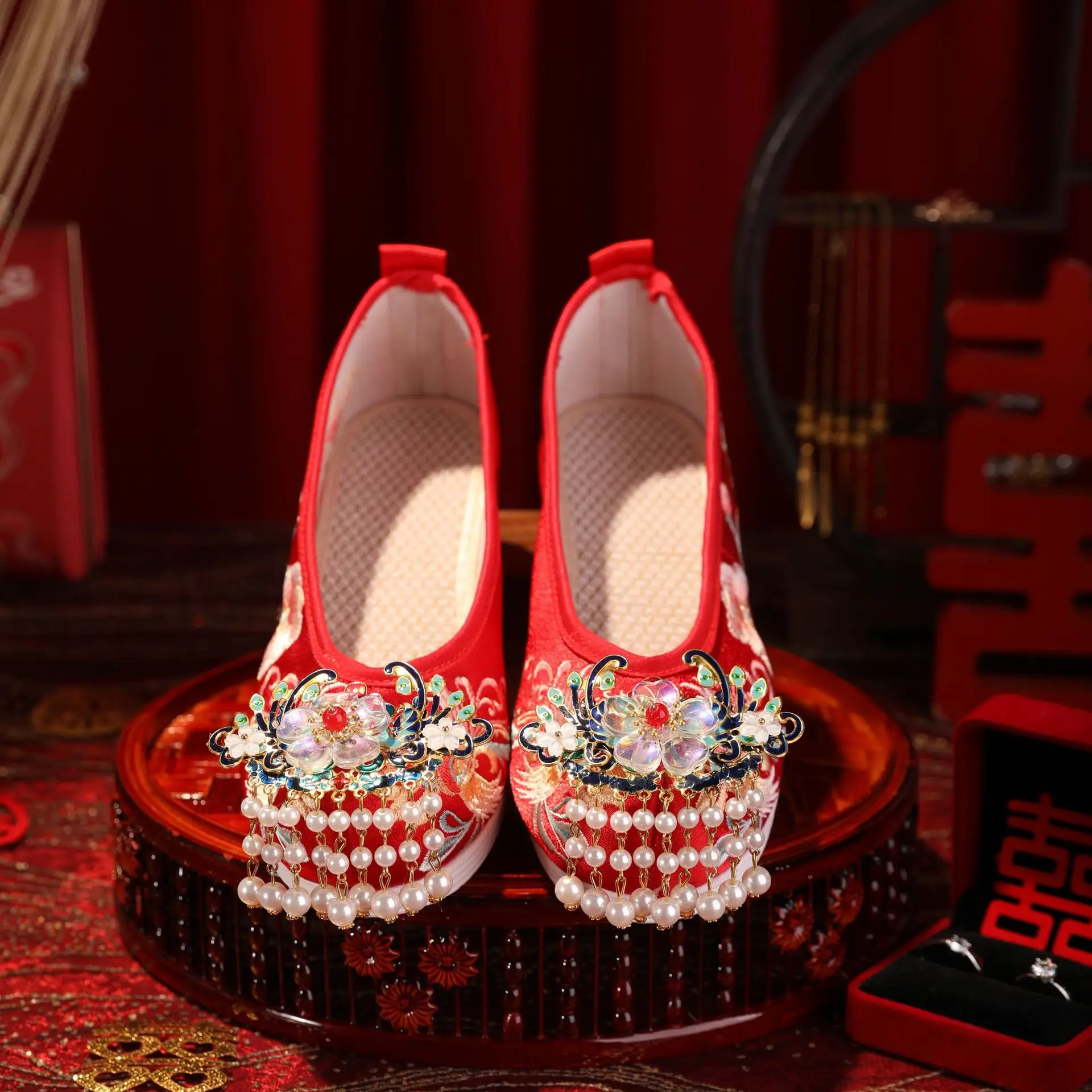 

CY207 2024 New Autumn Women Hanfu Shoes Red Vintage Beaded Tassel Embroidery Old Beijing Cloth Wedding Shoes