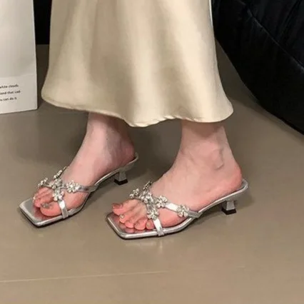 moda-dedo-do-pe-quadrado-sandalia-feminina-minimo-luxo-strass-peep-toe-chinelo-requintado-cinto-cruz-design-sapatos-de-salto-fino