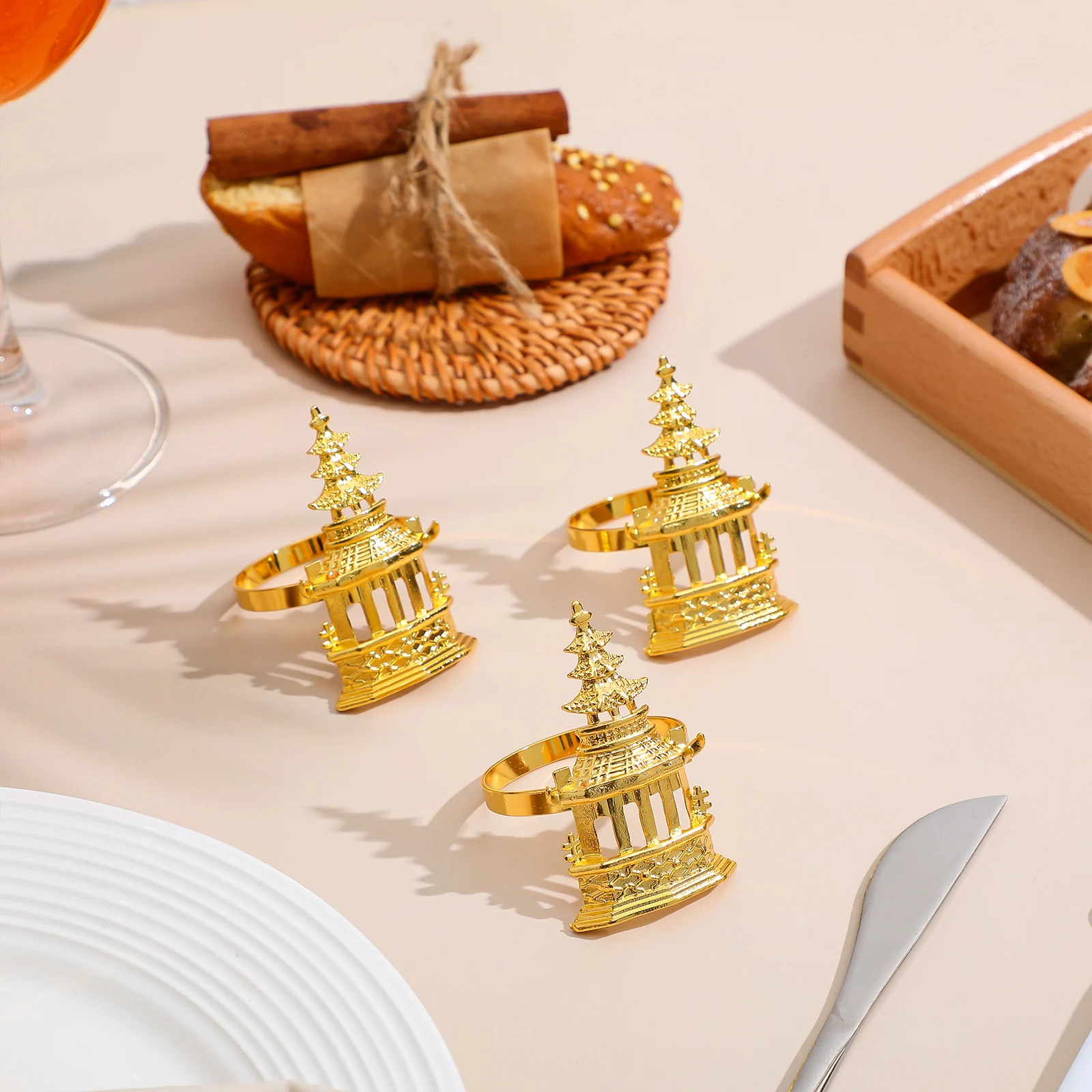 

6pcs Golden Napkin Rings Elegant Serviette Holder Creative Dinner Party Supplies Dining Accessories