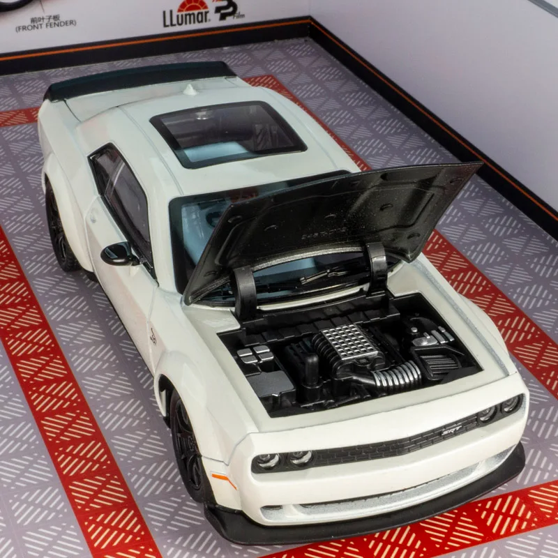 1:24 Dodge Hellcat legering model auto ornamenten collectie akoestisch-optische deur-opening jongen stuurinrichting schokabsorberend speelgoed