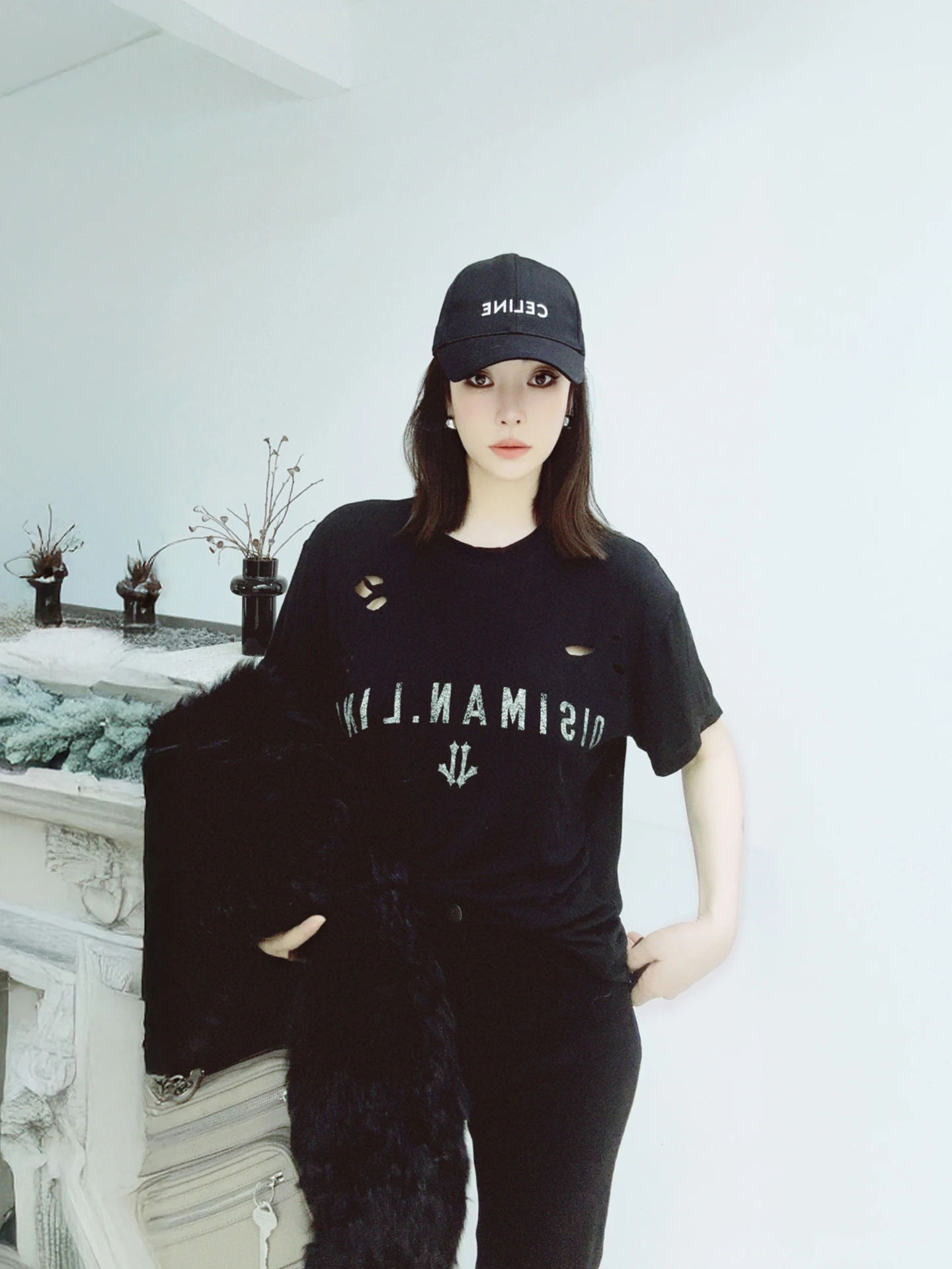 

Bla ort Sve T-irt Women's Casual Sle round Ne Printed Logo Hole Design Comfortable Fit Ladies Top