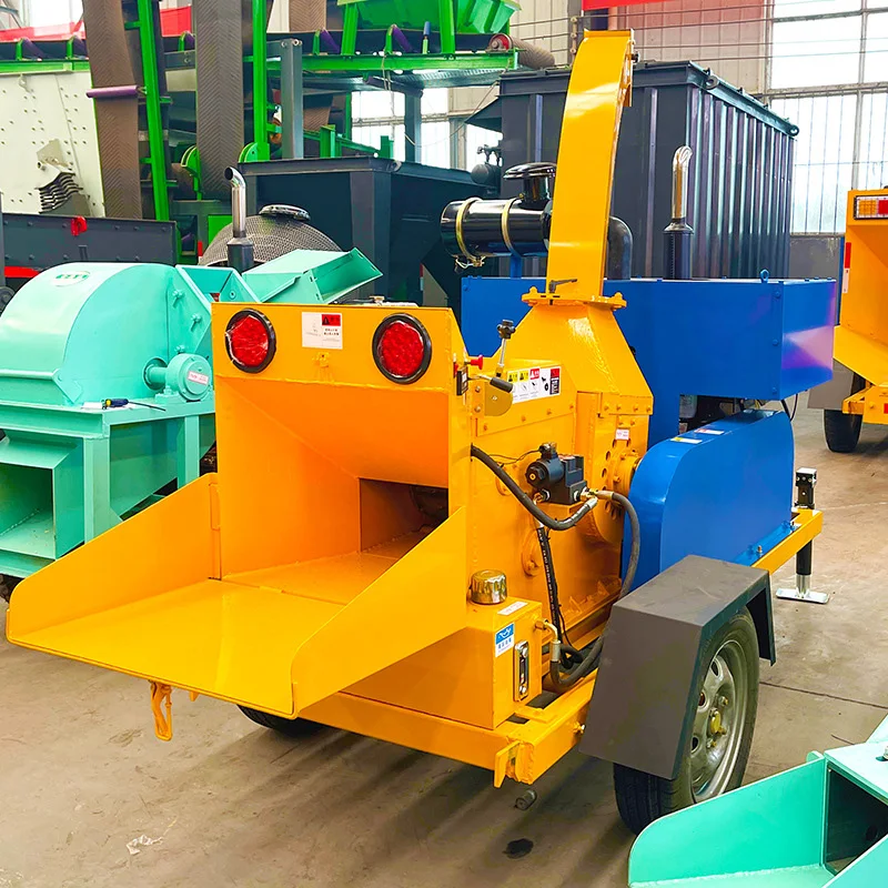 Mobile Diesel Wood Branch Chipper Shredder With Hydraulic Roller Feed and Rotatable High Throw Discharge for Farm Use