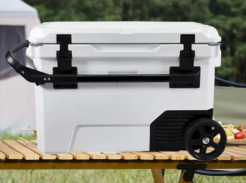 Fresh-keeping outdoor camping picnic ice cubes refrigerated car refrigerator, frozen fresh-keeping box