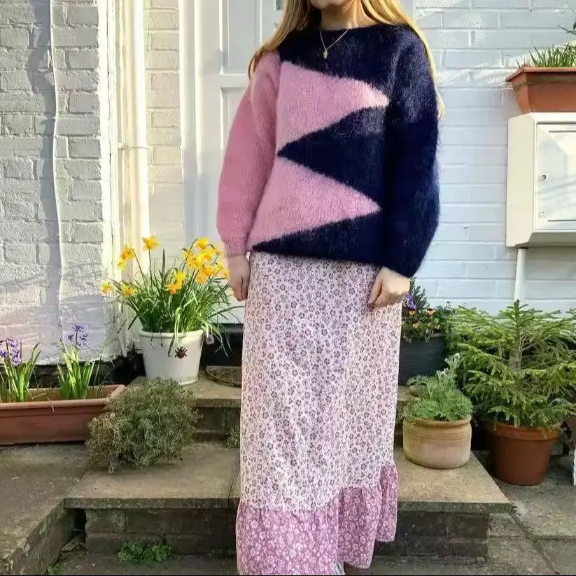 Seasonal fashion new style contrasting color long sleeved women's pure wool knitted sweater beige knitted sweater hand woven