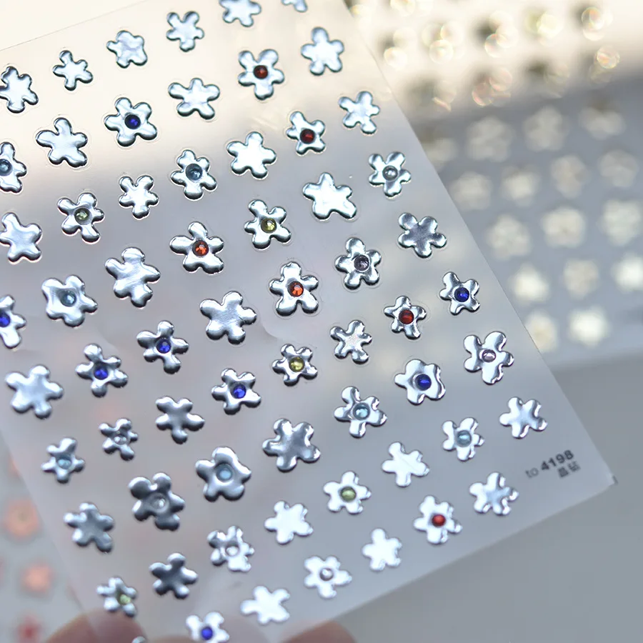 1 Stück 5D Laser Silber Blume Nail Art Aufkleber mit Strass Unregelmäßige Blumen Selbstklebende Nail Art Dekoration Maniküre Aufkleber