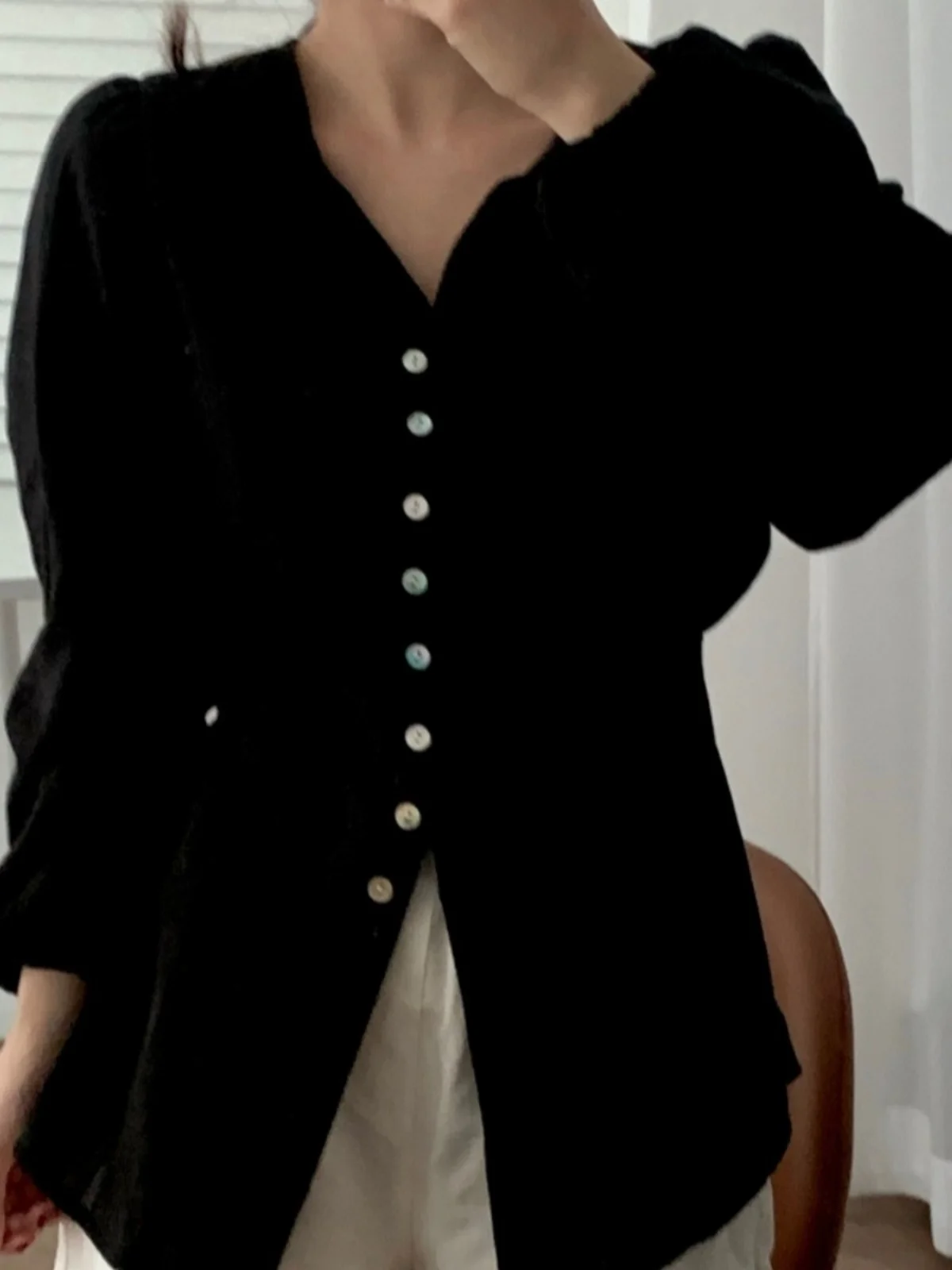 Elegancka damska długa koszula z kokardą, zapinana na jeden guzik, miękka, w stylu koreańskim, dopasowana, dekolt w serek, wzór w paski, jesień 2024 Ne...