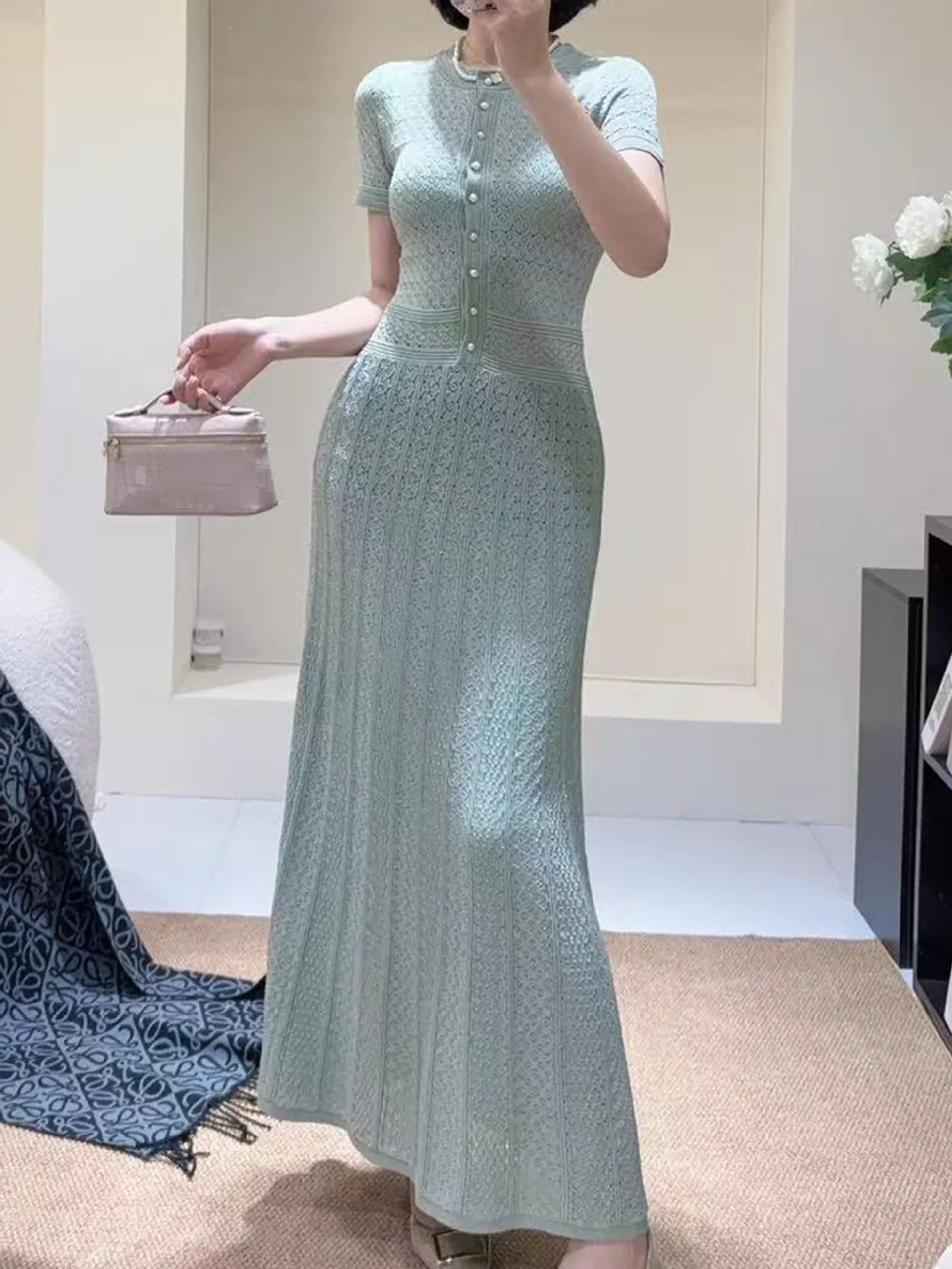 

25 Spring new women's French elegant slim-fit round-neck short-sleeve solid color long knit dress