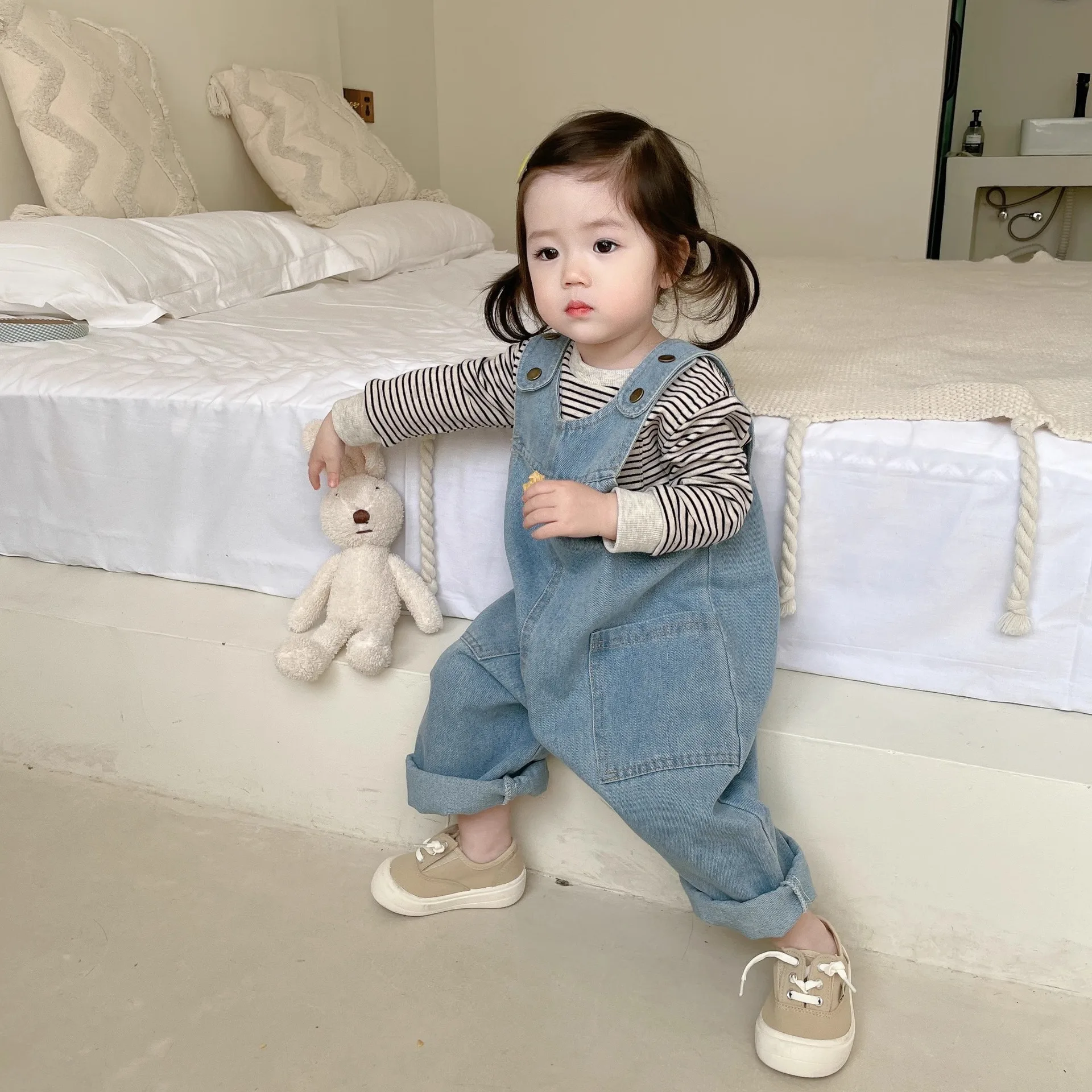 Childrens Overalls Spring and Autumn Product 2025 Denim Baby Casual Versatile Fashionable Loose Pants