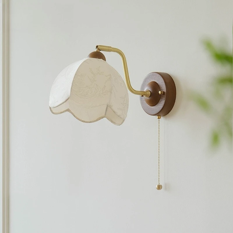 

Medieval French retro wall lamp, cream wind wabi wind, bedroom, bedside aisle, living room, Nanyang wind wall lamp