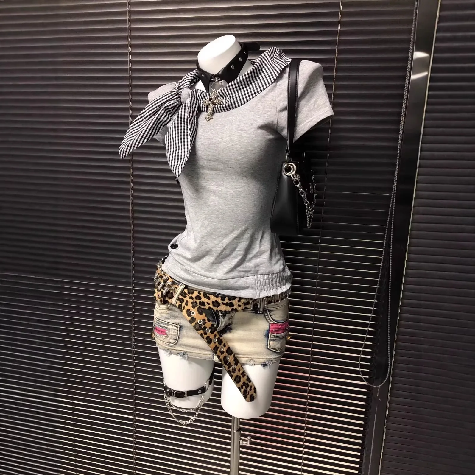 Richgirl American Retro Style Irregular Short-Sleeved T-Shirt Millennium Subculture Vintage Plaid Navy Collar Top view 4