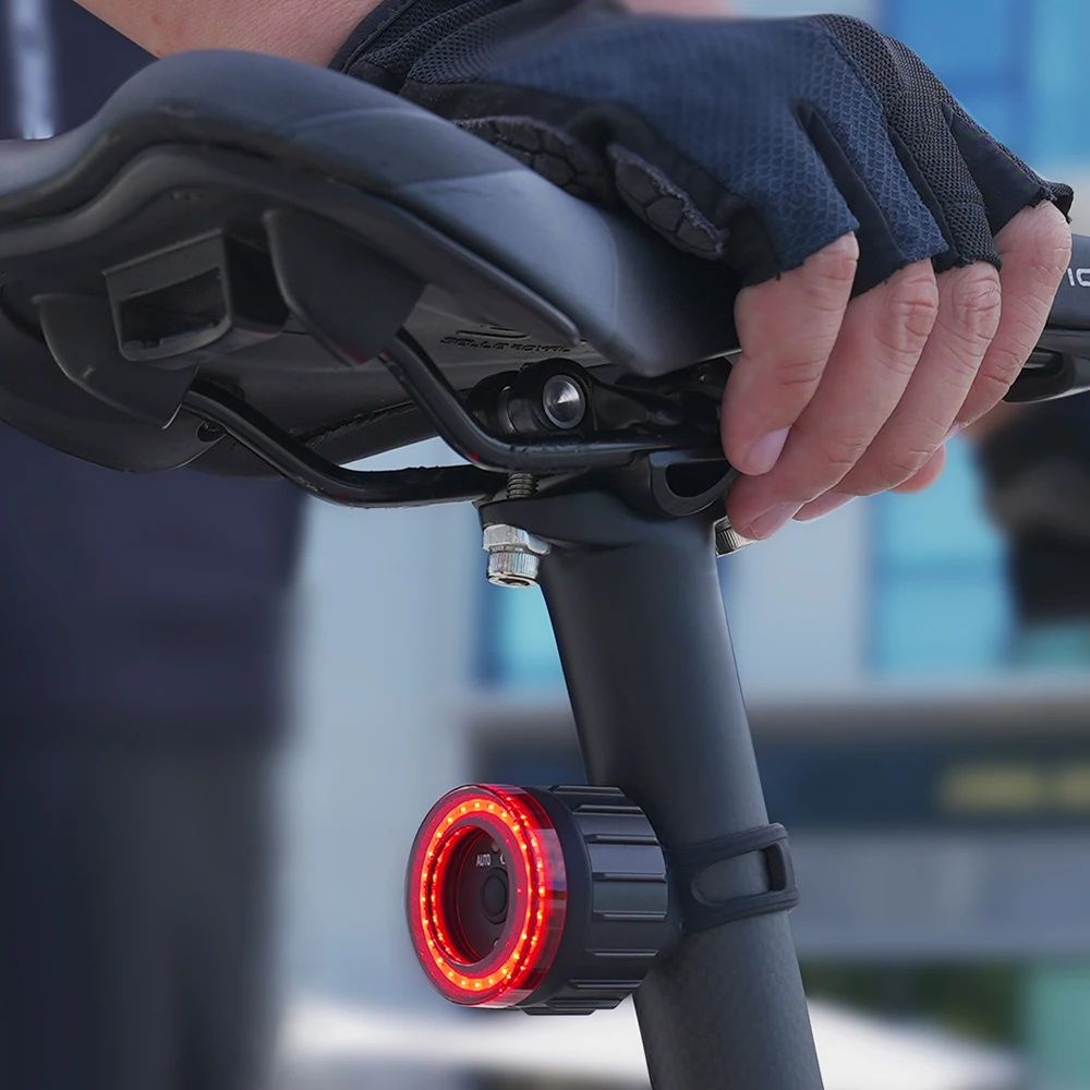 Enquêter arrière de vélo aste USB, feu arrière de vélo multifonction haute visibilité avec détection de frein, feu arrière de vélo de route